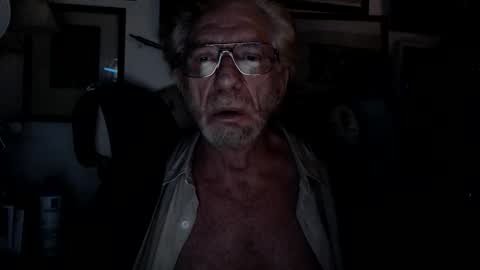 Snapshot of isubmissiveslut chatting on May 11, 2026, 5:13 am ImYourBitch online show from May 11, 2026, 5:13 am