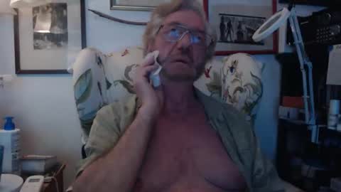 Snapshot of isubmissiveslut chatting on May 28, 2026, 6:32 am ImYourBitch online show from May 28, 2026, 6:32 am
