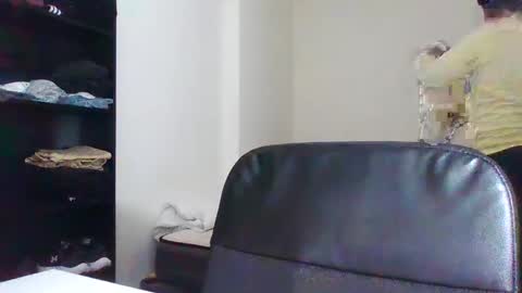 italianboybcn online show from February 1, 2025, 8:18 am