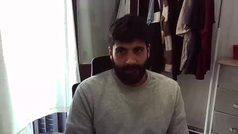 italianboybcn online show from November 3, 2025, 1:34 pm