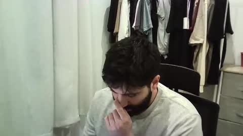 italianboybcn online show from December 13, 2025, 10:48 pm