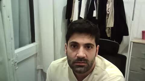 italianboybcn online show from December 19, 2025, 7:04 am