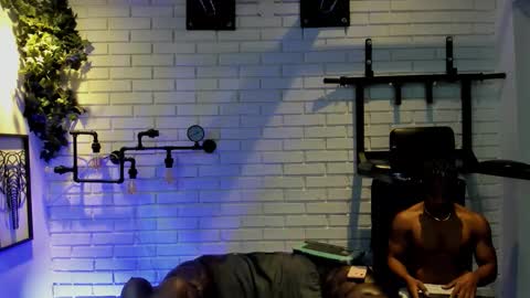 Italo Moore online show from October 23, 2025, 11:20 am