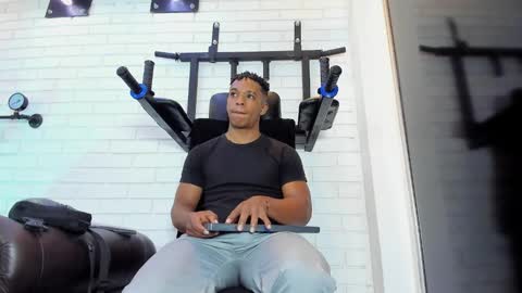 Italo Moore online show from December 15, 2025, 11:25 am