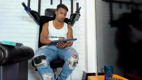 Italo Moore online show from January 18, 2026, 11:25 am