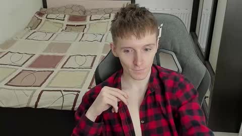 Snapshot of ithan_red chatting on September 14, 2025, 5:45 pm Ethan online show from September 14, 2025, 5:45 pm