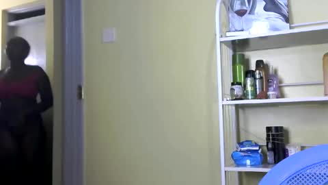 Snapshot of its_sweet chatting on March 7, 2025, 8:11 pm BigAss horny online show from March 7, 2025, 8:11 pm