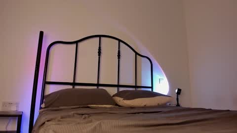 Isabella online show from September 13, 2025, 8:47 am