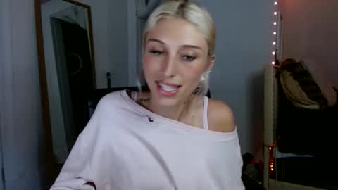 itsirelandbby online show from April 16, 2026, 7:25 pm