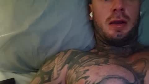 itsme11110000 online show from September 28, 2025, 2:11 pm
