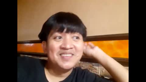 Snapshot of itsme_berniexx chatting on December 12, 2024, 11:07 am ask me online show from December 12, 2024, 11:07 am