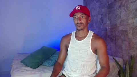 Snapshot of itsmikenoir chatting on November 18, 2025, 12:05 am Limited offer 50 online show from November 18, 2025, 12:05 am