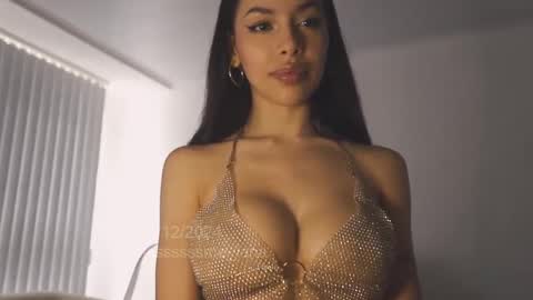 itsssssssme_lana online show from December 31, 2024, 4:46 pm