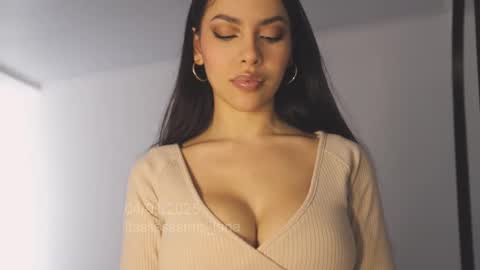 itsssssssme_lana online show from January 4, 2025, 5:05 pm