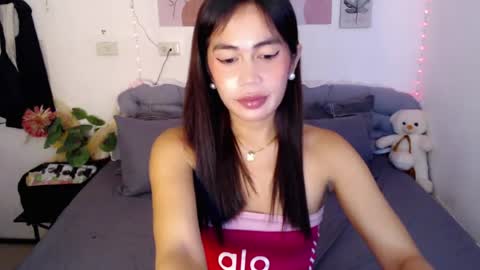 itsurgil_kloeh online show from July 19, 2026, 1:48 pm