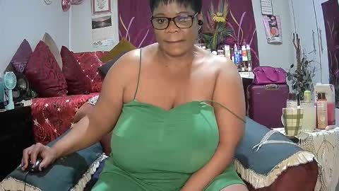 itumeleng74 online show from October 16, 2025, 5:36 pm