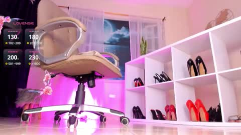 Call me Itzel   online show from November 17, 2025, 1:39 pm