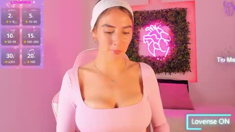 Snapshot of itzel_geneva chatting on June 12, 2026, 1:54 pm Itzel online show from June 12, 2026, 1:54 pm