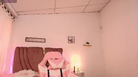 Snapshot of itzel_geneva chatting on June 16, 2026, 3:25 pm Itzel online show from June 16, 2026, 3:25 pm