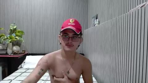 Snapshot of itzme_dex chatting on April 2, 2026, 4:48 pm itzme_dex online show from April 2, 2026, 4:48 pm