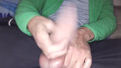 Snapshot of iuuuf2 chatting on January 19, 2025, 10:17 pm Iuuuf2 or Samel online show from January 19, 2025, 10:17 pm