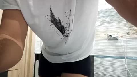 Snapshot of ivanes888 chatting on December 1, 2025, 3:33 am Mickey online show from December 1, 2025, 3:33 am