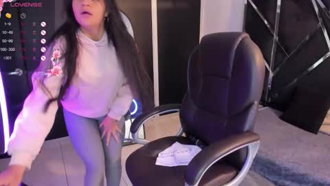 ivannaa18 online show from November 7, 2025, 4:01 am