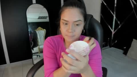 ivannaa18 online show from November 22, 2025, 4:00 am