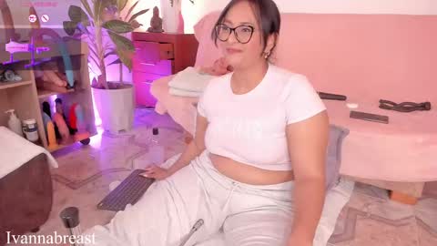 Snapshot of ivannabreastoficial chatting on February 28, 2025, 11:34 pm Ivannabreast online show from February 28, 2025, 11:34 pm