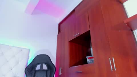 ivannapretyts online show from September 12, 2025, 4:07 pm