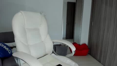 Snapshot of ivannasaenzcute chatting on December 14, 2024, 3:40 am Ivanna online show from December 14, 2024, 3:40 am