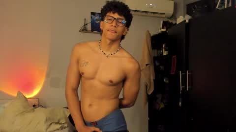 Snapshot of ivano_jones chatting on February 22, 2025, 4:30 pm Ivano online show from February 22, 2025, 4:30 pm