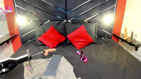 Ivis  online show from January 18, 2026, 1:37 pm