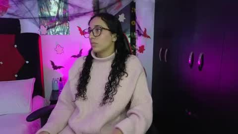 ivonemoon online show from October 8, 2025, 3:53 pm