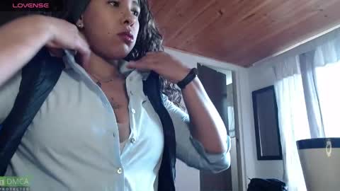 ivonne_collins33 online show from April 20, 2026, 1:36 pm