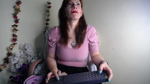 Snapshot of ivonnehills_19 chatting on May 27, 2026, 10:07 pm Ivonne online show from May 27, 2026, 10:07 pm