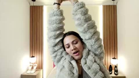 I V O N N E R O S S online show from February 19, 2026, 11:50 am