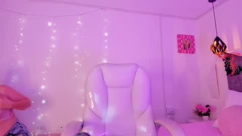 N A T H A L Y   online show from October 22, 2025, 3:29 am