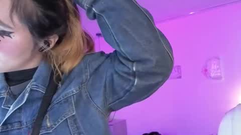 Ivonny online show from March 25, 2026, 12:00 pm