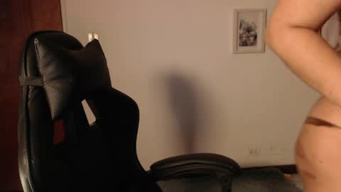 Snapshot of ivvy_bloom chatting on May 3, 2026, 10:05 pm IVVY online show from May 3, 2026, 10:05 pm