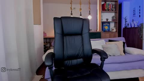 Ivy  online show from November 12, 2025, 6:25 am