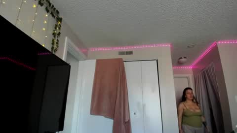 Snapshot of ivyheavenxo chatting on June 19, 2026, 11:30 pm Ivy Heaven Goddess online show from June 19, 2026, 11:30 pm