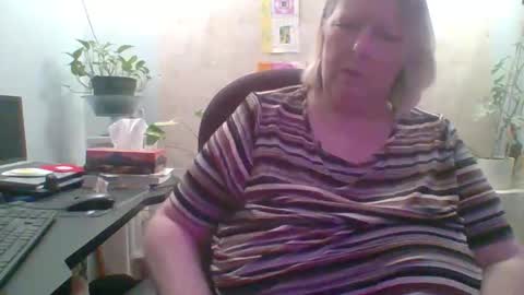 ivyjane3522 online show from April 9, 2026, 1:16 am