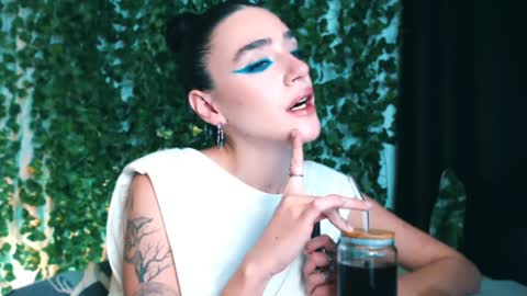 Snapshot of ivyjonson chatting on December 22, 2024, 4:59 pm Miss Ivy online show from December 22, 2024, 4:59 pm