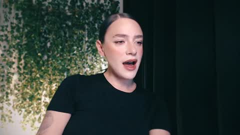 Snapshot of ivyjonson chatting on January 22, 2025, 2:56 pm Miss Ivy online show from January 22, 2025, 2:56 pm