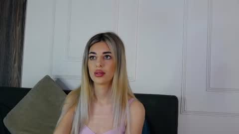 Snapshot of ivylustt chatting on June 19, 2026, 5:34 am IvyLustt online show from June 19, 2026, 5:34 am