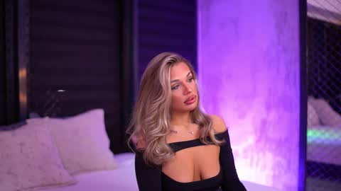 IvyRowa online show from January 17, 2025, 7:05 pm