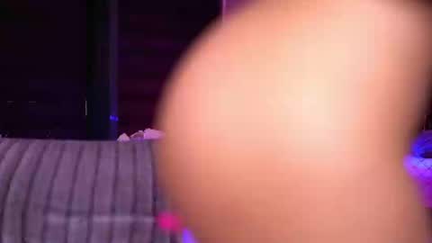 IvyRowa online show from February 14, 2025, 7:33 pm