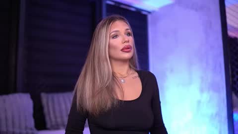 IvyRowa online show from February 27, 2025, 7:26 pm