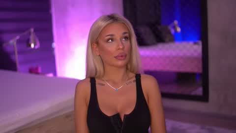 IvyRowa online show from September 22, 2025, 5:37 pm